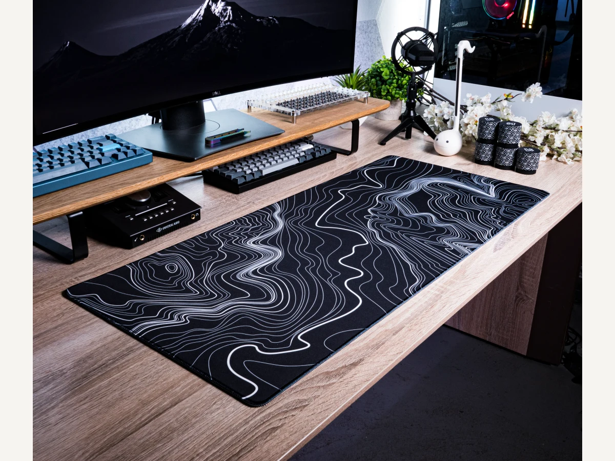 Minimal Desk Kit product photo.